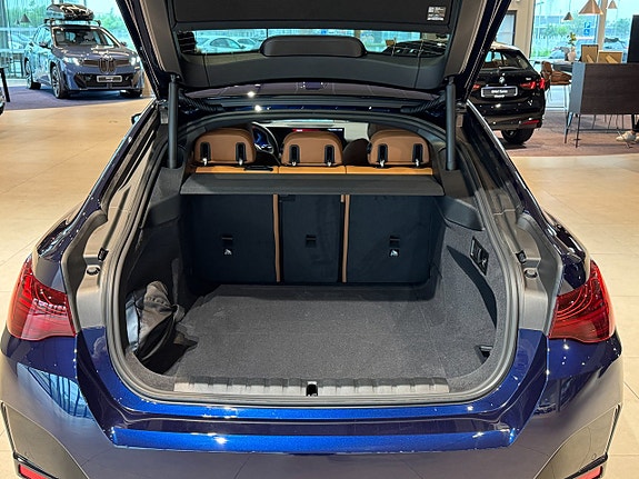 BMW i4 19 of 21