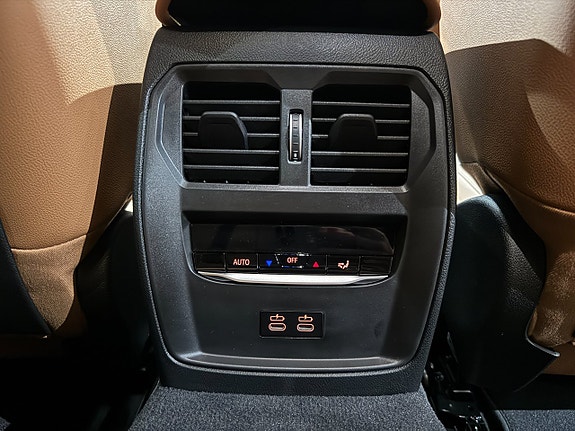 BMW i4 18 of 21