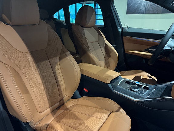 BMW i4 16 of 21