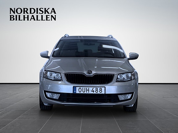 Skoda Octavia 2 of 5
