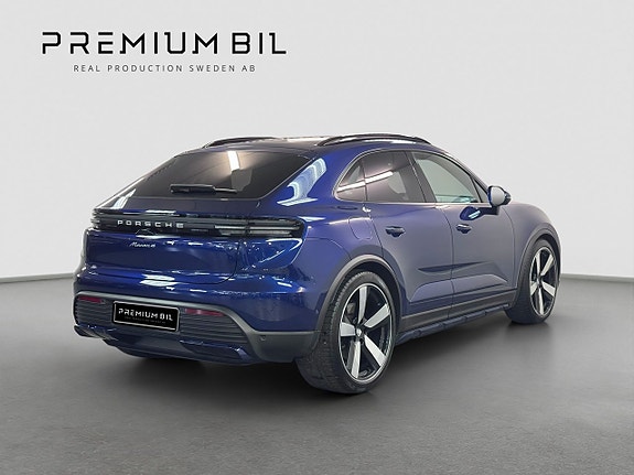 Porsche Macan 4 3 of 5