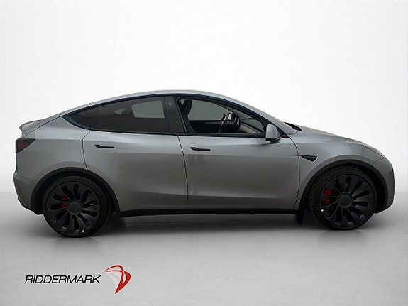 Tesla Model Y 10 of 30