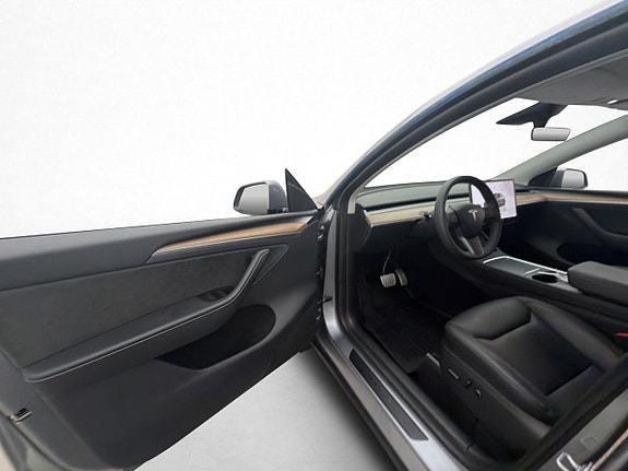 Tesla Model Y 11 of 30