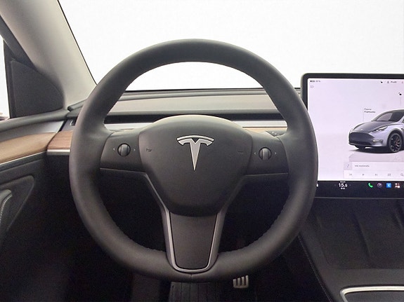 Tesla Model Y 14 of 30