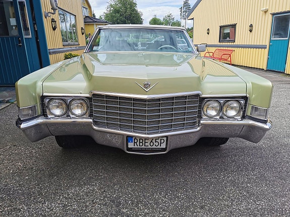 Cadillac Deville 3 of 5