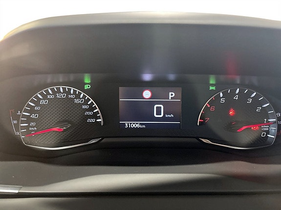 Peugeot 2008 7 of 16