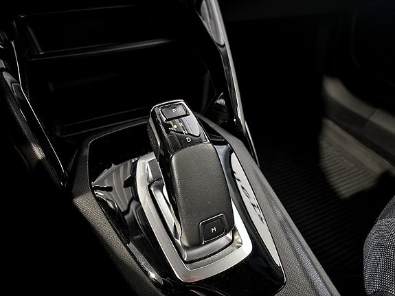 Peugeot 2008 9 of 16