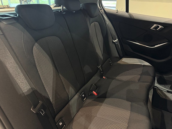 BMW 118i 15 of 16
