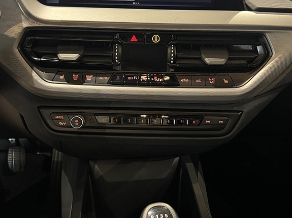 BMW 118i 12 of 16