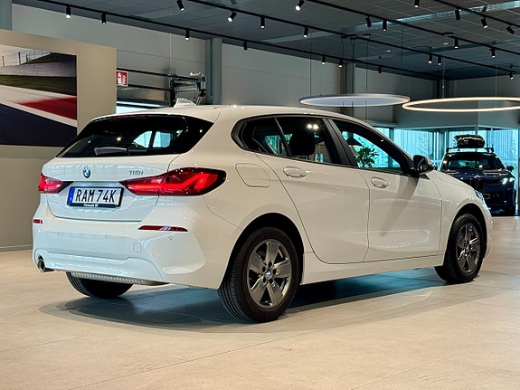BMW 118i 4 of 5