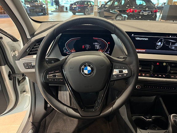 BMW 118i 10 of 16