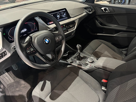 BMW 118i 7 of 16