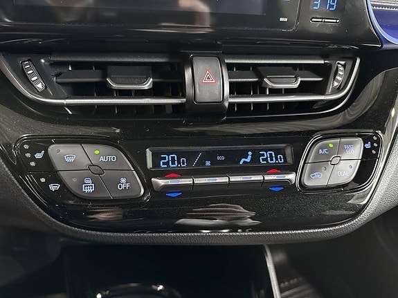 Toyota C-HR 13 of 17