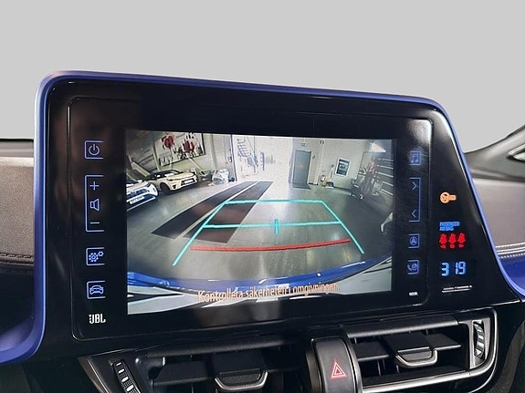 Toyota C-HR 12 of 17