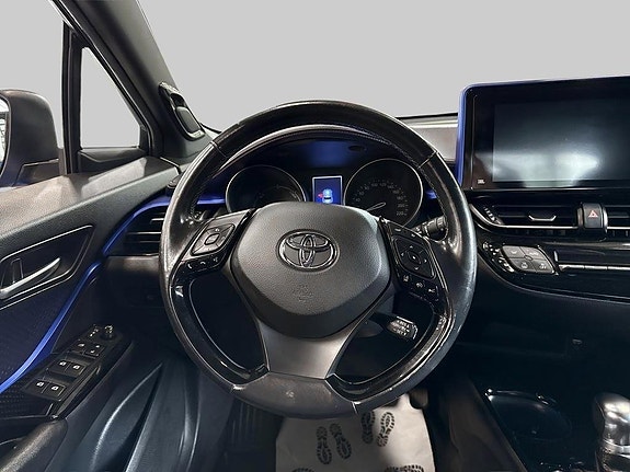 Toyota C-HR 10 of 17