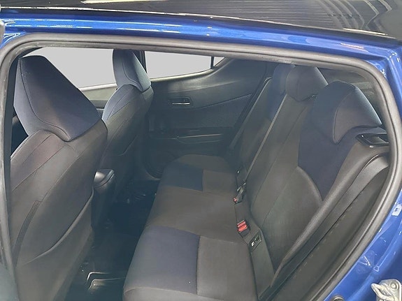 Toyota C-HR 8 of 17