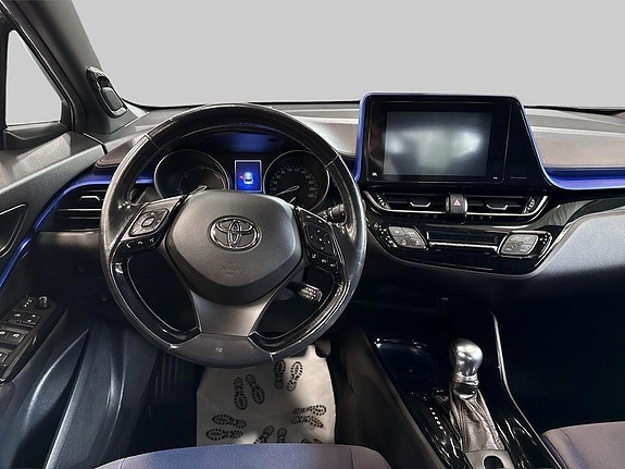 Toyota C-HR 9 of 17