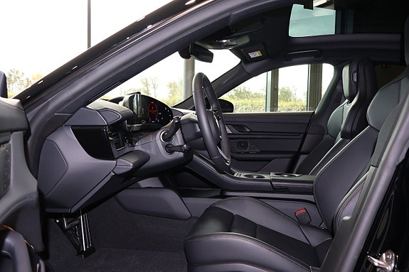 Porsche Taycan 4 15 of 19