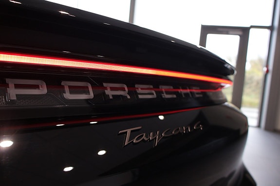 Porsche Taycan 4 9 of 19