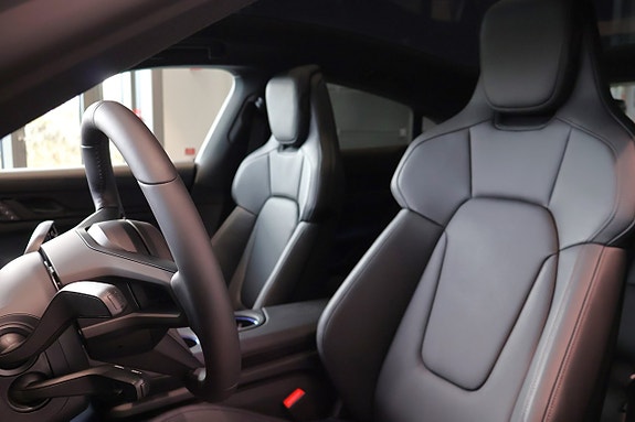 Porsche Taycan 4 16 of 19