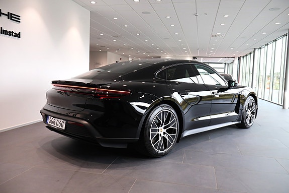 Porsche Taycan 4 7 of 19