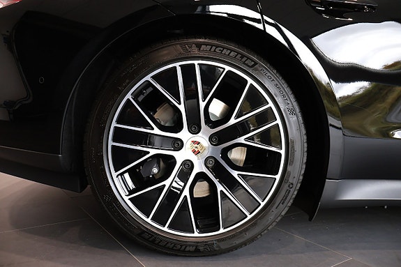 Porsche Taycan 4 10 of 19