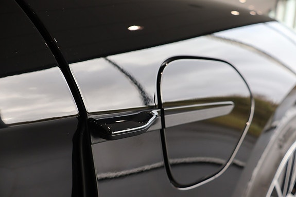 Porsche Taycan 4 11 of 19