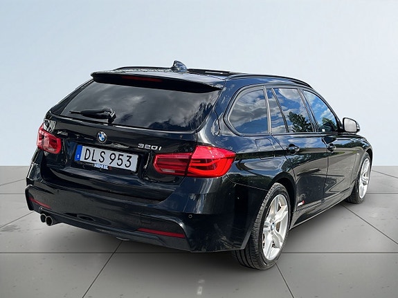 BMW 320i 6 of 18