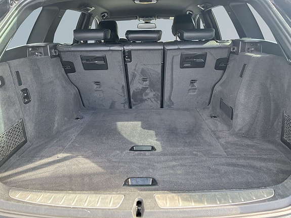 BMW 320i 12 of 18