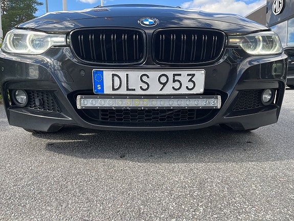 BMW 320i 15 of 18
