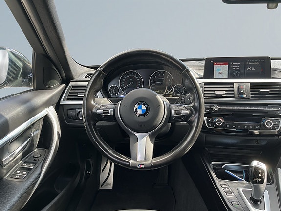 BMW 320i 9 of 18