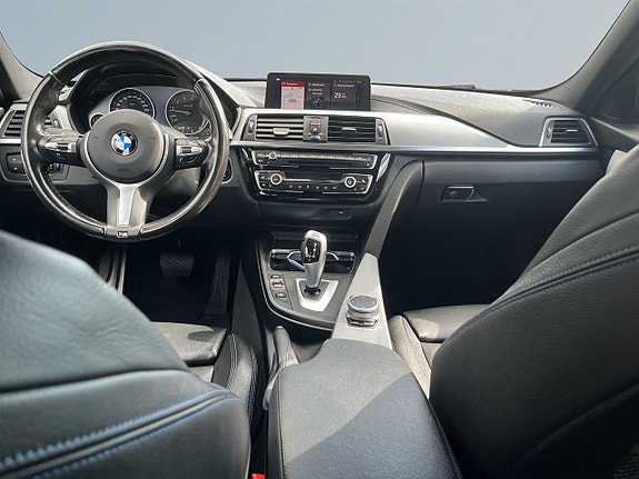 BMW 320i 8 of 18