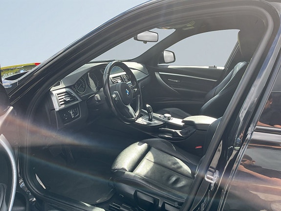 BMW 320i 7 of 18