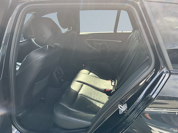 BMW 320i 13 of 18