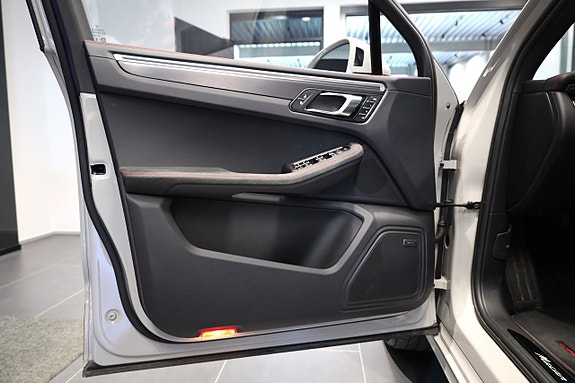 Porsche Macan GTS 15 of 30