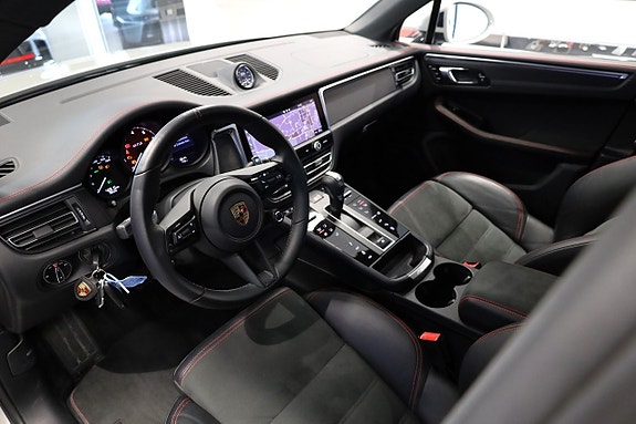 Porsche Macan GTS 14 of 30