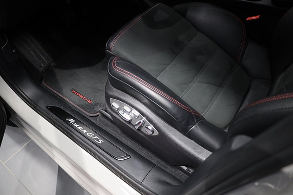 Porsche Macan GTS 17 of 30