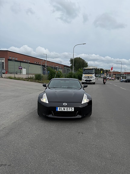 Nissan 370z 2 of 5