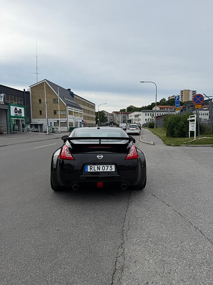 Nissan 370z 4 of 5