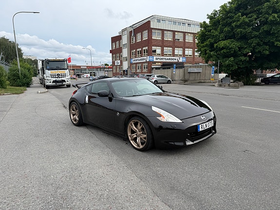 Nissan 370z 3 of 5