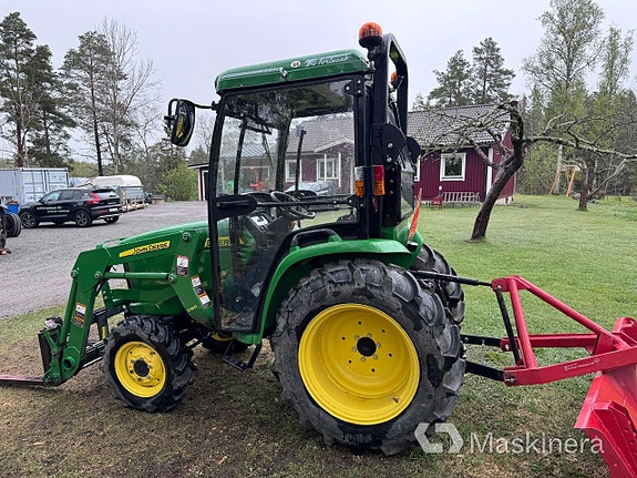 Traktor John Deere 3036E med hytt 11 of 27