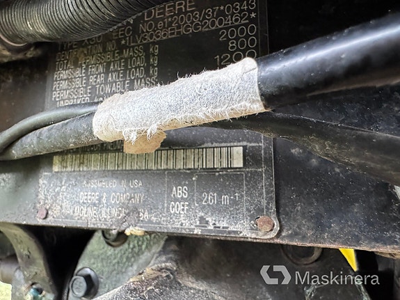 Traktor John Deere 3036E med hytt 25 of 27