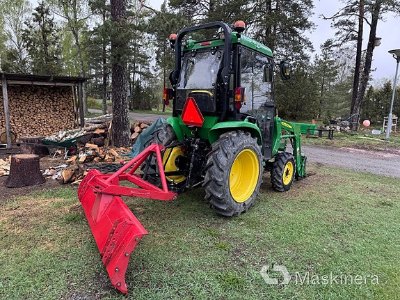 Traktor John Deere 3036E med hytt 7 of 27