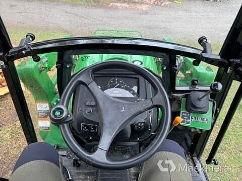 Traktor John Deere 3036E med hytt 18 of 27