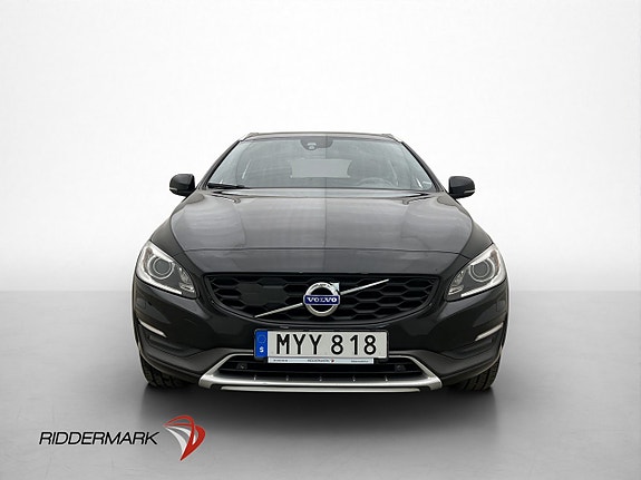 Volvo V60 Cross Country 2 of 5