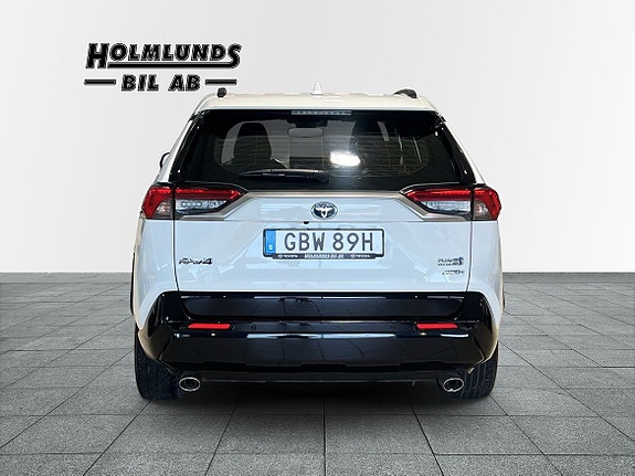 Toyota RAV4 4 of 22