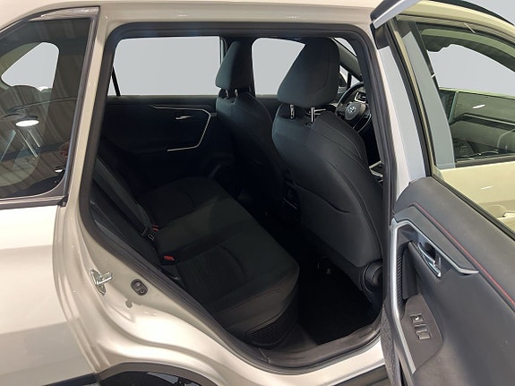 Toyota RAV4 7 of 22