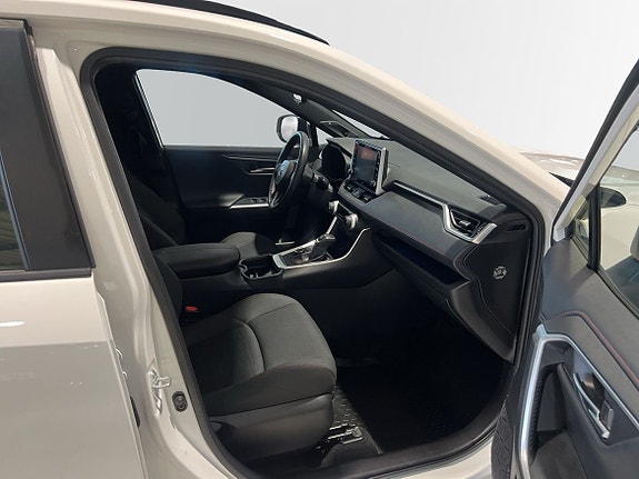 Toyota RAV4 6 of 22