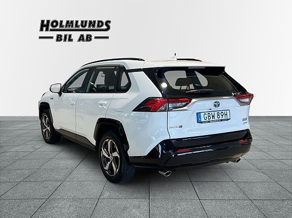 Toyota RAV4 2 of 22
