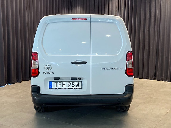 Toyota Proace City 2 of 5